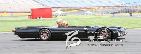 世界上最“扁”的汽車(chē) 躺著開(kāi)！