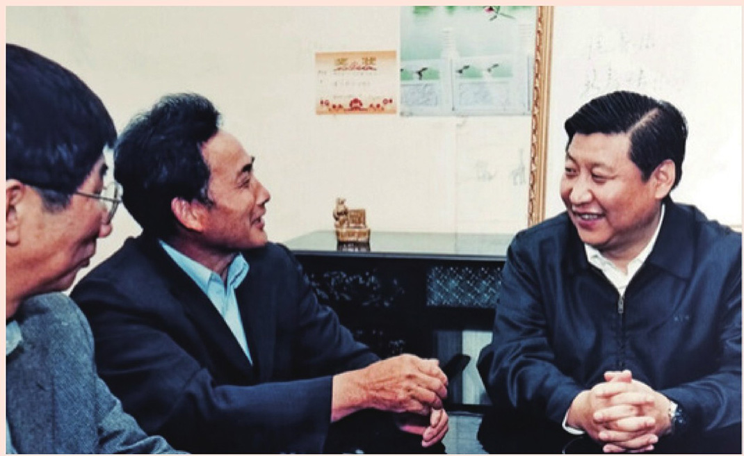 2003年4月24日，時(shí)任浙江省委書記習(xí)近平在浙江下姜村調(diào)研。